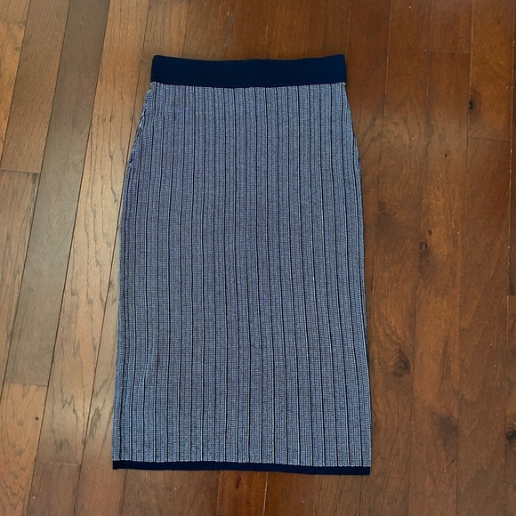 Banana Republic SWEATER PENCIL SKIRT Navy Stripes  Size Small - Picture 2 of 7